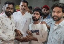 ਕਬਾੜ ਵਿੱਚ ਵੇਚਿਆ ਸੁੱਕੀਆਂ ਰੋਟੀਆਂ ਦਾ ਥੈਲਾ ਨਿਕਲਿਆ ਡੇਢ ਲੱਖ ਰੁਪਏ ਨਾਲ ਭਰਿਆ – ਕਬਾੜੀਏ ਦੀ ਇਮਾਨਦਾਰੀ ਨਾਲ ਨੌਜਵਾਨ ਨੂੰ ਵਾਪਸ ਮਿਲੀ ਮਿਹਨਤ ਦੀ ਕਮਾਈ